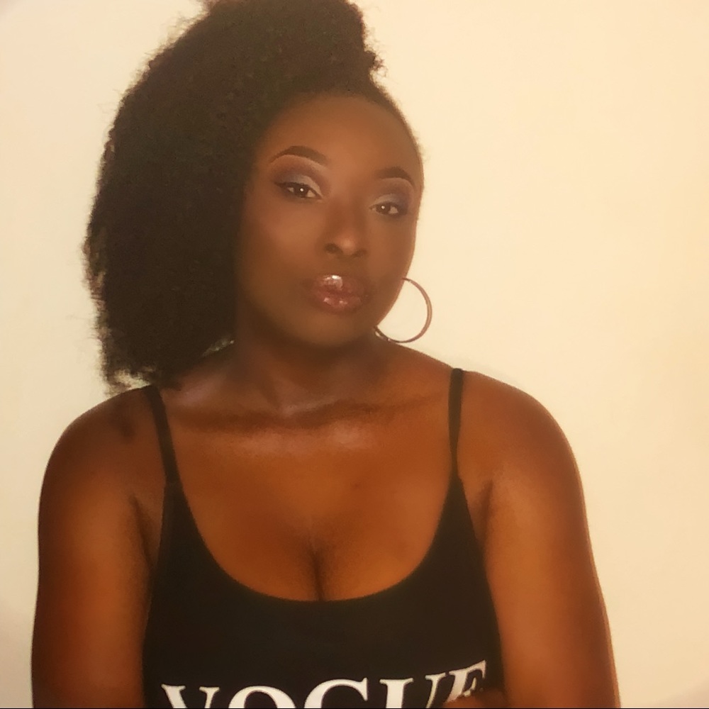 Meet your Posher, Demi